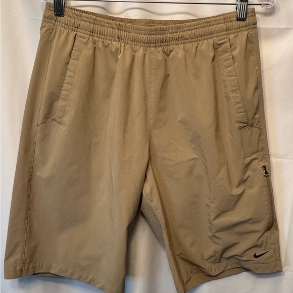 Nike Men’s Large Cargo Shorts Tan 11” Inseam Drawstring Elastic Waist Golf - Picture 1 of 11